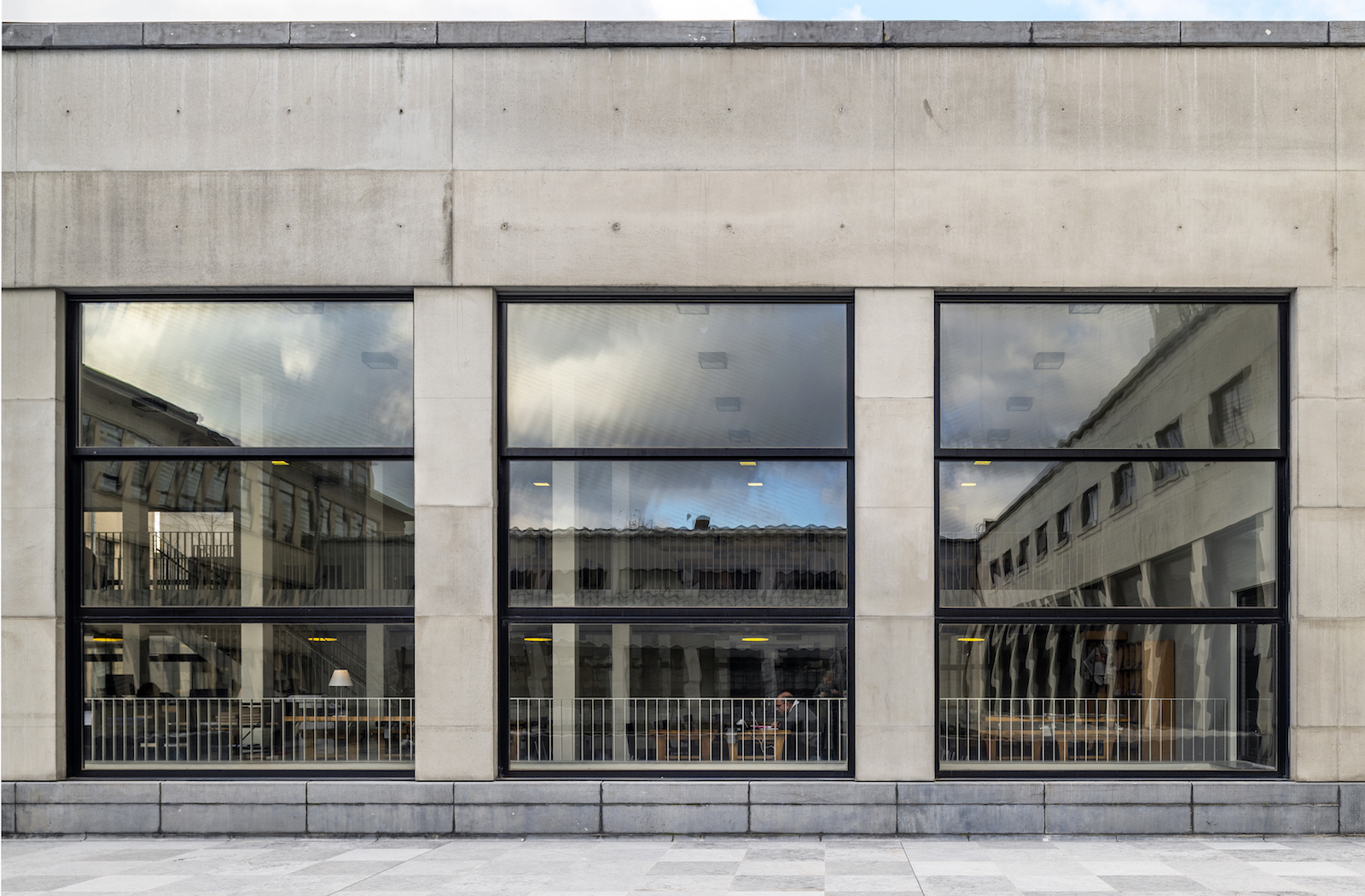 Boekentoren stalen ramen & deuren