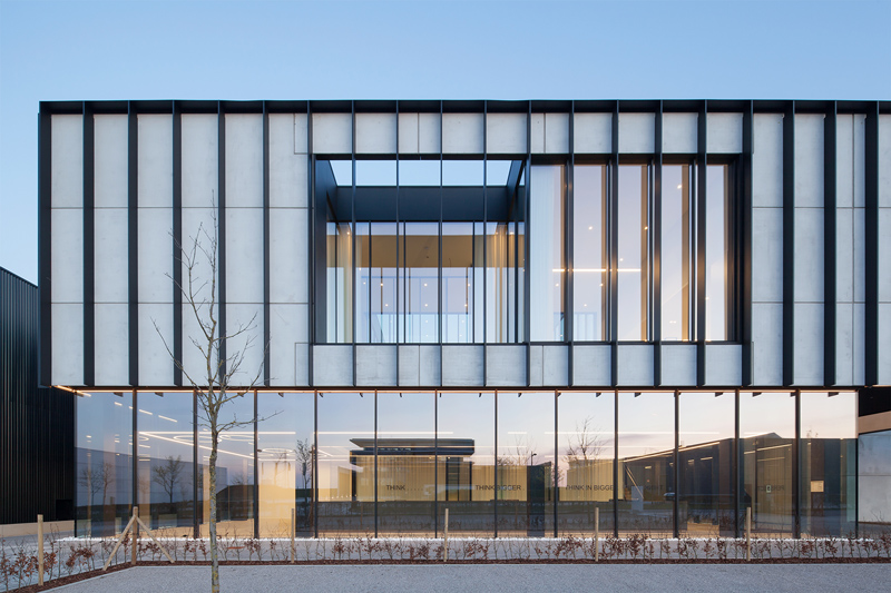 Hedendaags aluminium buitenschrijnwerk voor Lootens Evolis