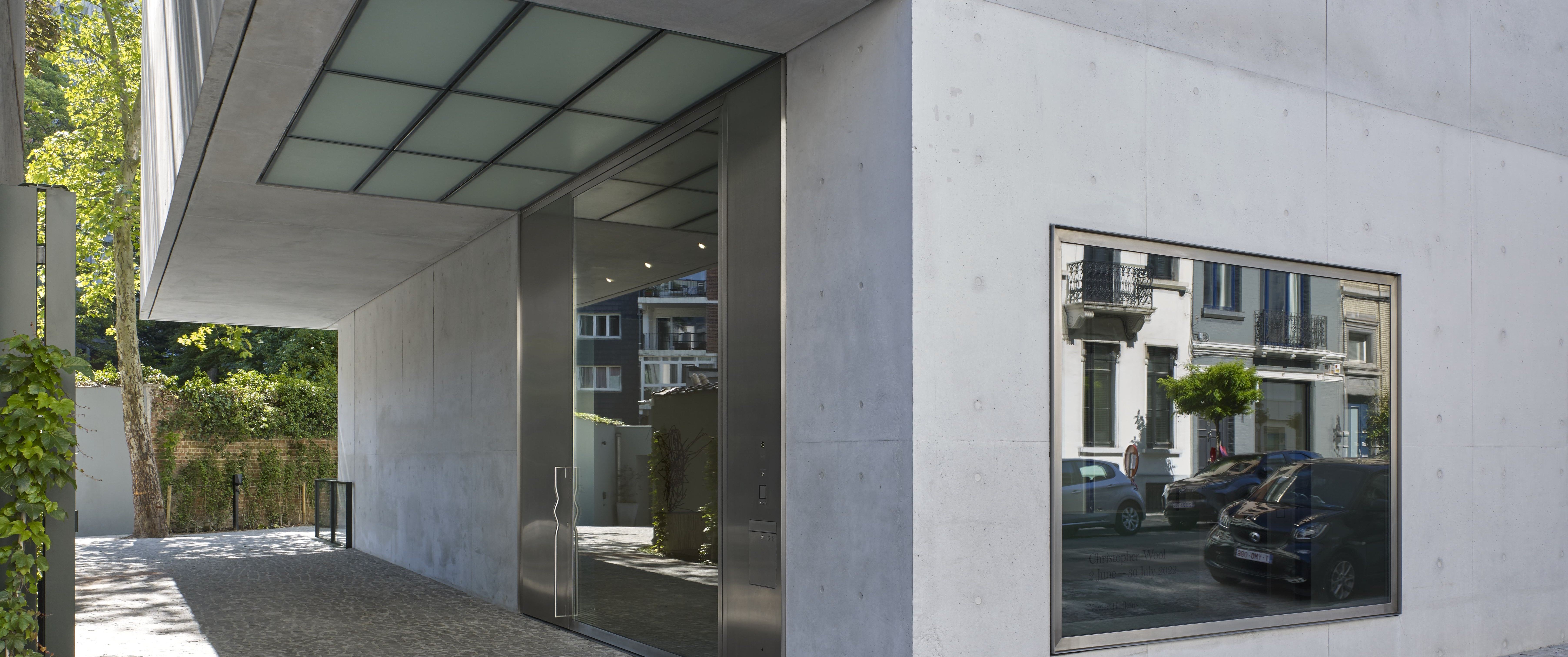 Robbrecht en Daem Architecten, Inox schrijnwerk
