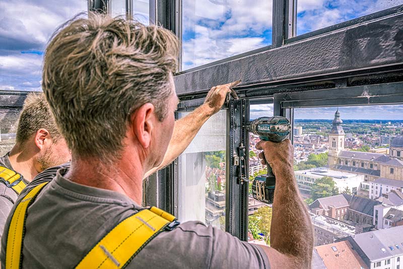 werken als plaatser stalen schrijnwerk  