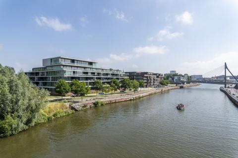 Aluminium buitenschrijnwerk van Lootens voor Senzafine te Kortrijk